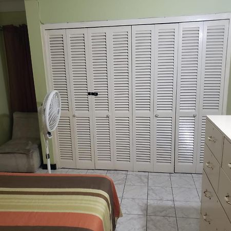 Finest Accommodation Renfrew Place 4-12 Renfrew Rd 2 Bedroom 2 Bat Apt # 15 New Kinston Jamaica Κίνγκστον Εξωτερικό φωτογραφία