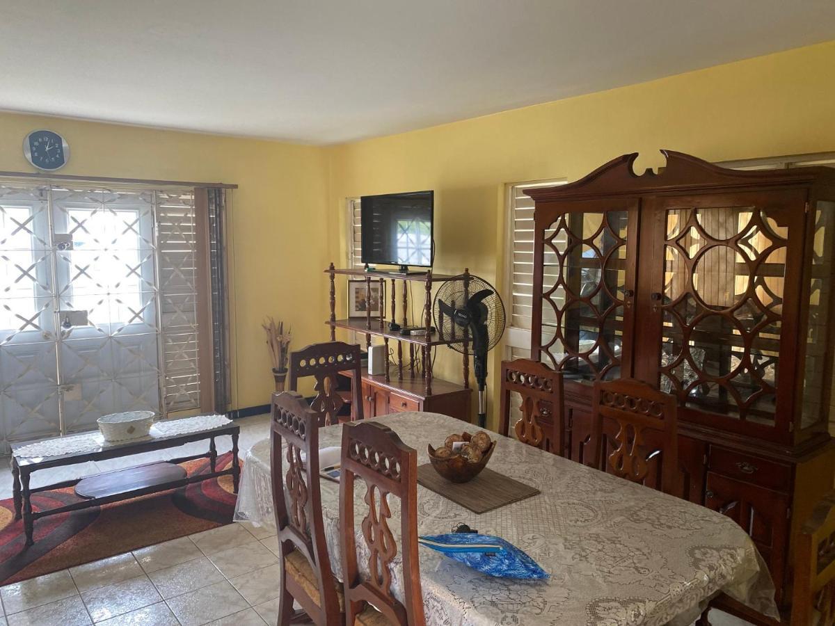 Finest Accommodation Renfrew Place 4-12 Renfrew Rd 2 Bedroom 2 Bat Apt # 15 New Kinston Jamaica Κίνγκστον Εξωτερικό φωτογραφία