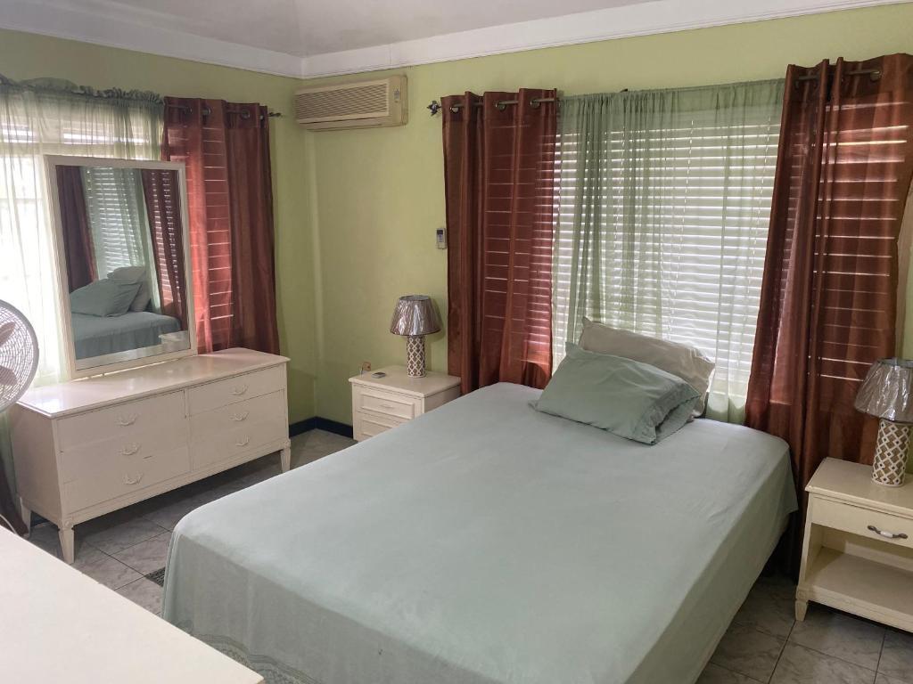 Finest Accommodation Renfrew Place 4-12 Renfrew Rd 2 Bedroom 2 Bat Apt # 15 New Kinston Jamaica Κίνγκστον Εξωτερικό φωτογραφία
