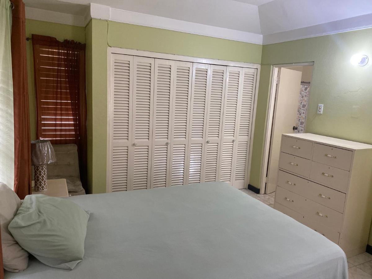 Finest Accommodation Renfrew Place 4-12 Renfrew Rd 2 Bedroom 2 Bat Apt # 15 New Kinston Jamaica Κίνγκστον Εξωτερικό φωτογραφία