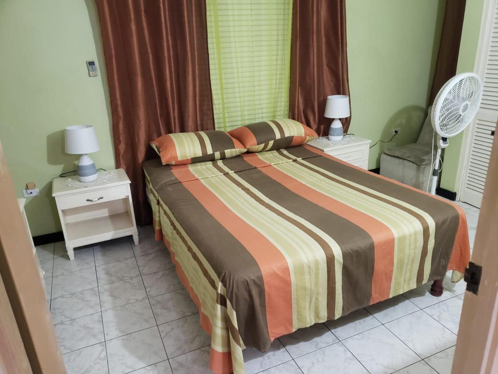 Finest Accommodation Renfrew Place 4-12 Renfrew Rd 2 Bedroom 2 Bat Apt # 15 New Kinston Jamaica Κίνγκστον Εξωτερικό φωτογραφία